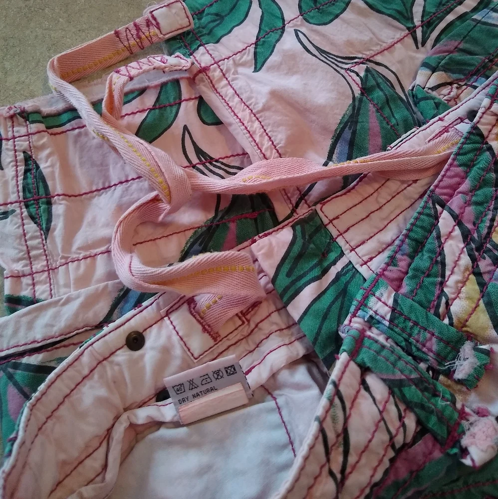 Jetlag pink tropical floral bermuda cargo shorts - Picture 7 of 10